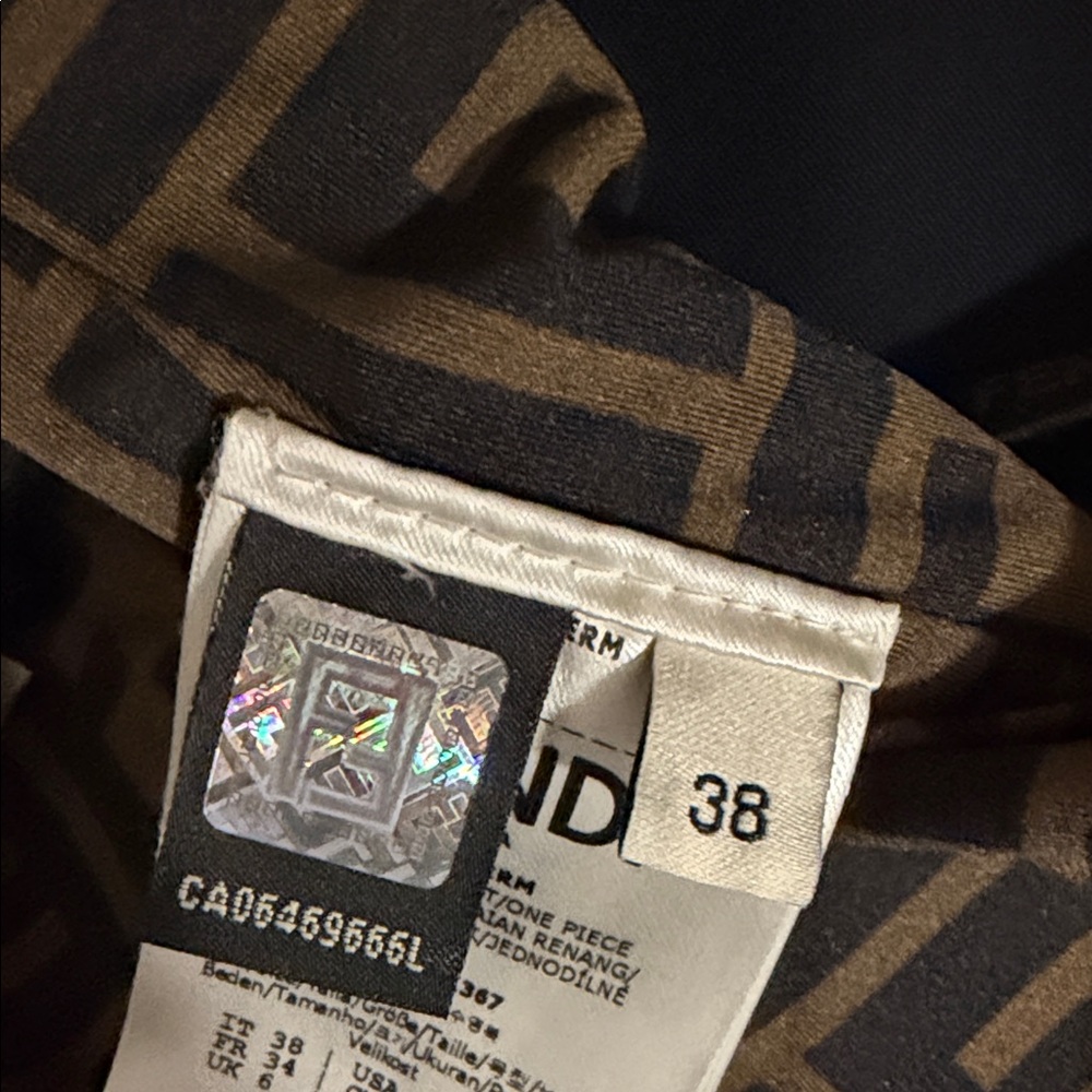 Fendi Black reversible Swim Set with Gold Logo Pouch - Picture 5 of 8